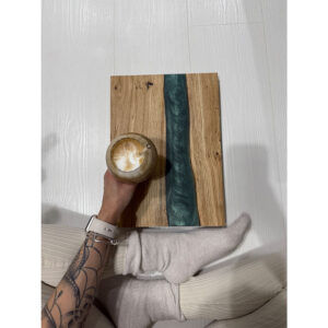 Oak board made with green resin